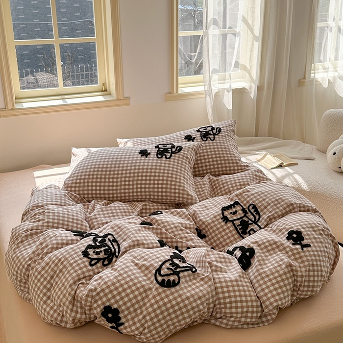 91家纺网 家纺一手货源 找家纺 洋铭区（原狠狠爱）2024新款色织水洗棉毛巾绣四件套 花花猫