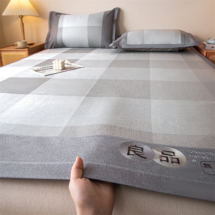 91家纺网 家纺一手货源 找家纺 启程 2024新款600D数码印花凉感冰藤席系列 灰大格-冰藤席