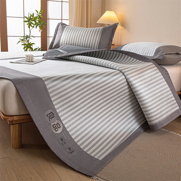 91家纺网 家纺一手货源 找家纺 启程 2024新款600D数码印花凉感冰藤席系列 灰竖条-冰藤席