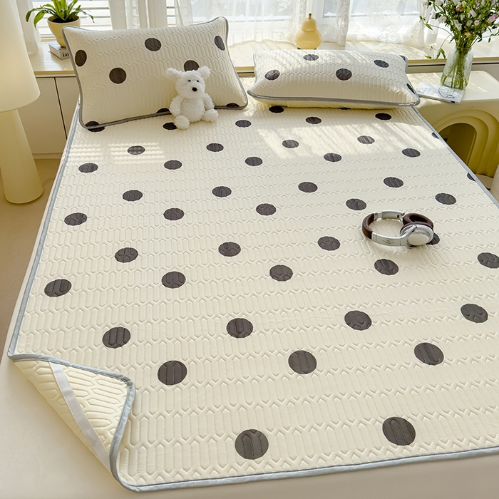 91家纺网 家纺一手货源 找家纺 伊人坊 2024新款A类凉感丝乳胶凉席三件套 黑色波点