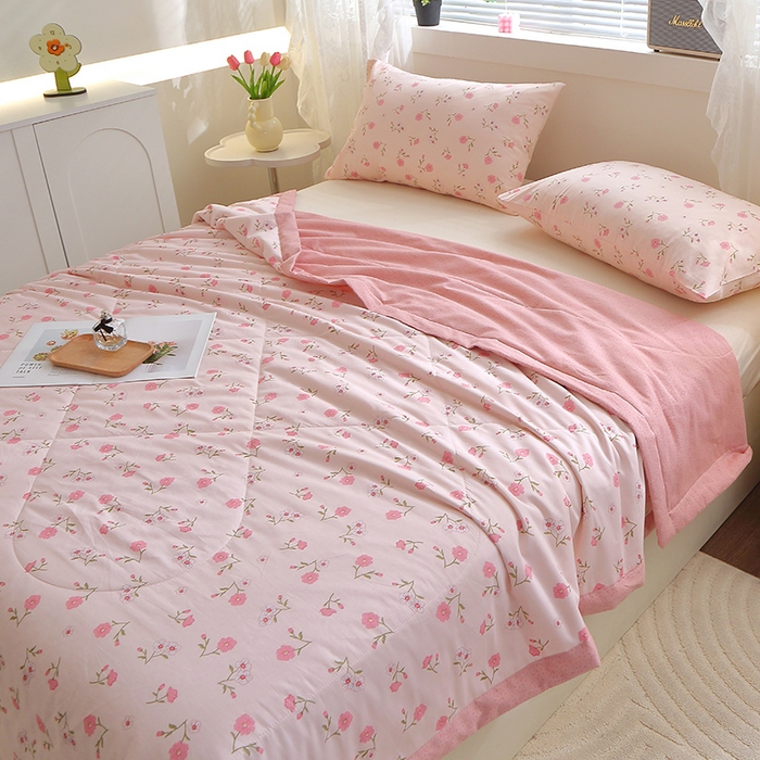 91家纺网 家纺一手货源 找家纺 金柚子2024新款全棉印花夏凉被 春意悠悠-粉