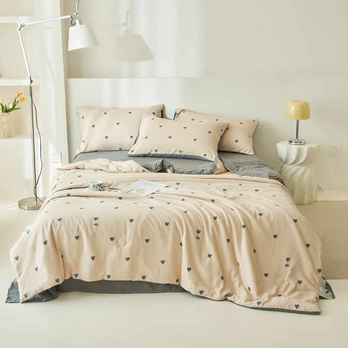 91家纺网 家纺一手货源 找家纺 畅销被业 2024新款A类泡芙棉印花夏被 心心相印