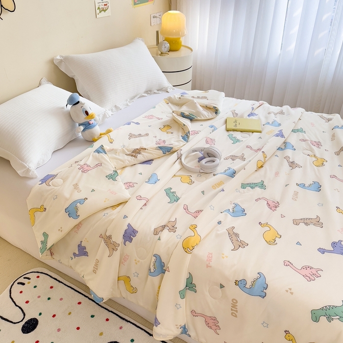 91家纺网 家纺一手货源 找家纺 米菲 2024新款A类凉感丝印花夏被夏凉被被芯 恐龙乐园