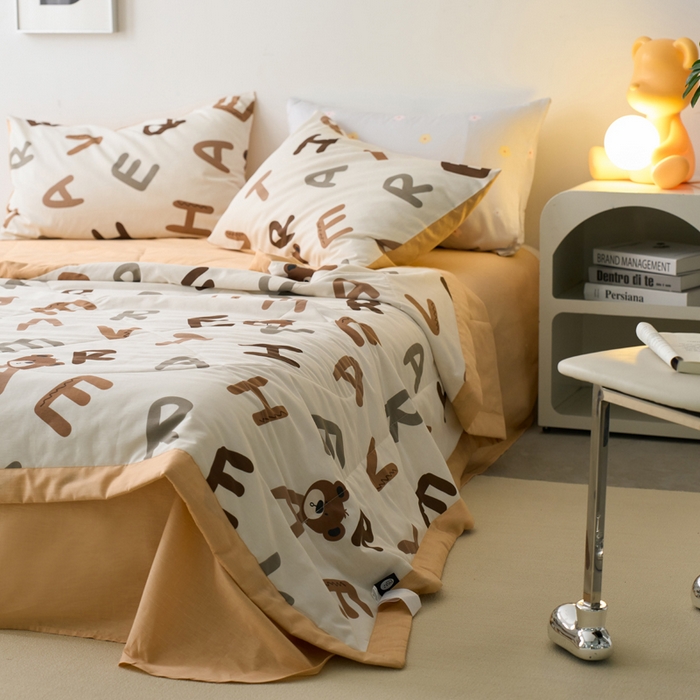 91家纺网 家纺一手货源 找家纺 莱福仕家纺 2022  全棉喷气夏被四件套字母熊