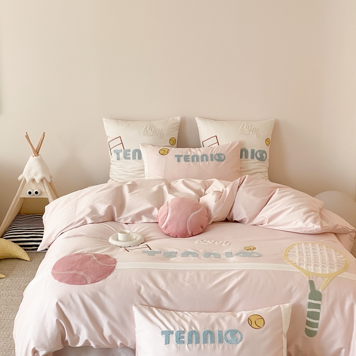 91家纺网 家纺一手货源 找家纺 星野家居 2024新款双股澳棉毛巾绣四件套—快乐网球场 快乐网球场—樱花粉