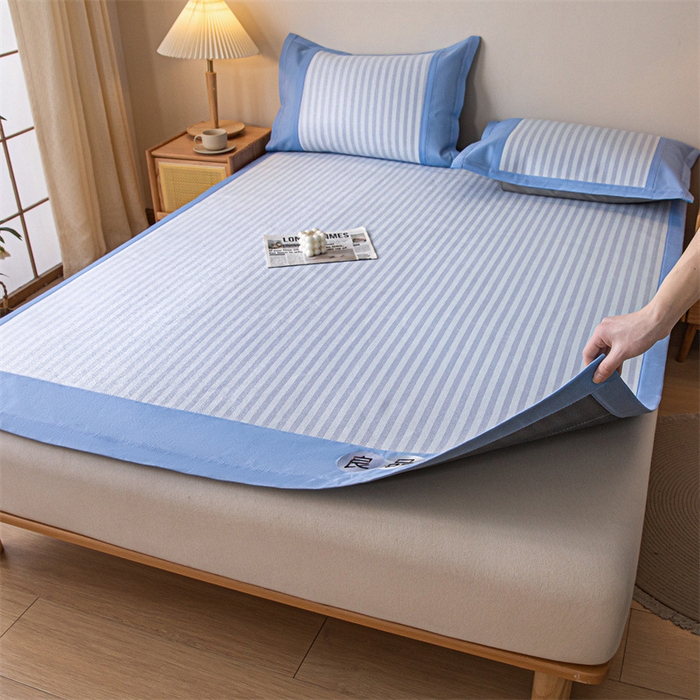 91家纺网 家纺一手货源 找家纺 启程 2024新款600D数码印花凉感冰藤席系列 蓝竖条-冰藤席