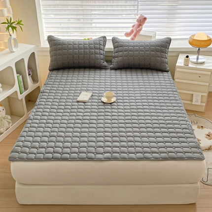 91家纺网 家纺一手货源 找家纺 暖季 2025新款A类数码印花床护垫 床护垫-淡如烟