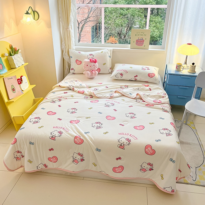 91家纺网 家纺一手货源 找家纺 桃子家居 2024新款A类三丽鸥正版授权高品质牛奶丝软糯针织棉夏被系列 针织棉三丽鸥-心心kitty