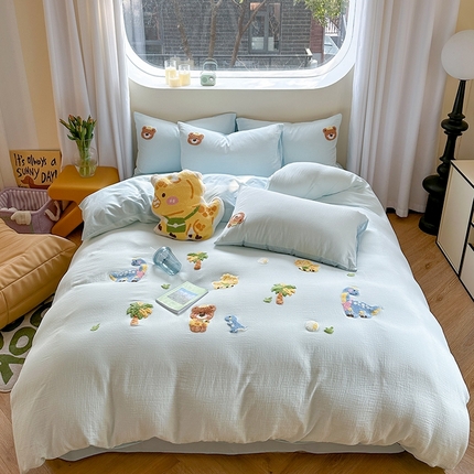 91家纺网 家纺一手货源 找家纺 眠屿 2024全棉A类皱皱纱毛巾绣四件套 恐龙熊熊