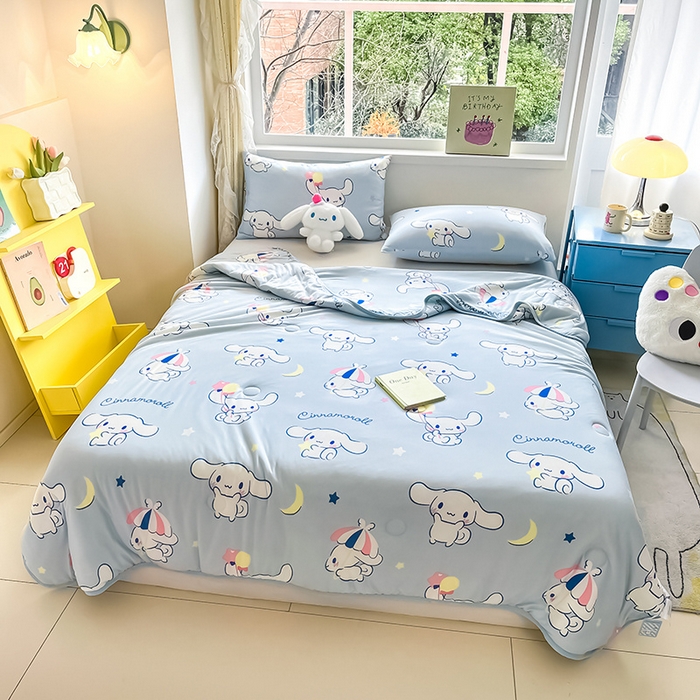 91家纺网 家纺一手货源 找家纺 桃子家居 2024新款A类三丽鸥正版授权高品质牛奶丝软糯针织棉夏被系列 针织棉三丽鸥-月亮玉桂狗