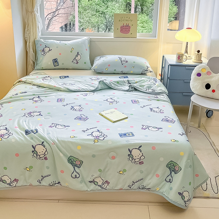 91家纺网 家纺一手货源 找家纺 金爱家 2024新款A类三丽鸥正版授权高品质牛奶丝软糯针织棉夏被系列 针织棉三丽鸥-音乐帕恰狗