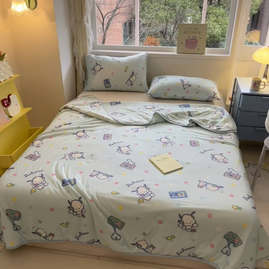 91家纺网 家纺一手货源 找家纺 金爱家 2024新款A类三丽鸥正版授权高品质牛奶丝软糯针织棉夏被系列 针织棉三丽鸥-音乐帕恰狗