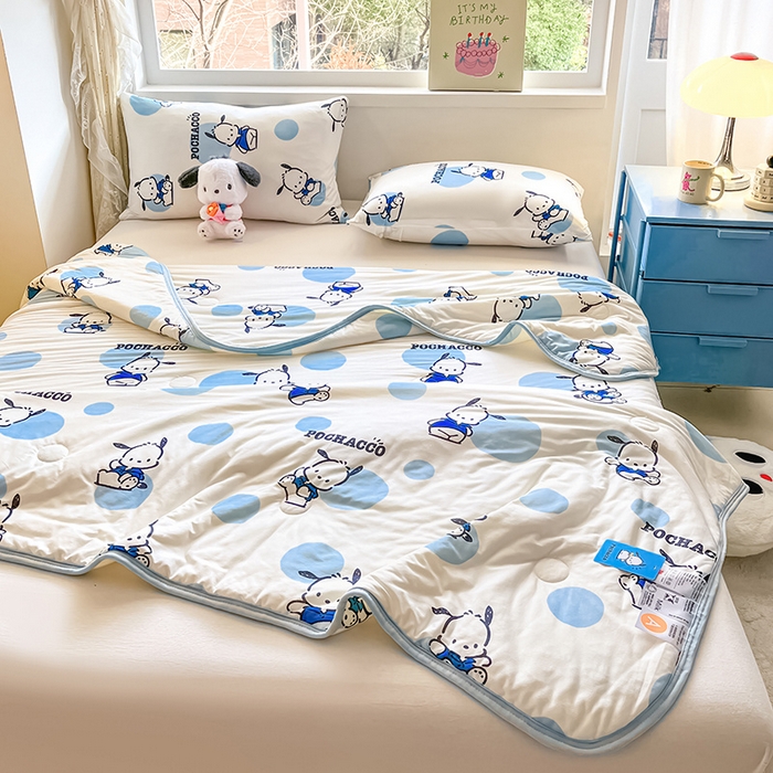 91家纺网 家纺一手货源 找家纺 金爱家 2024新款A类三丽鸥正版授权高品质牛奶丝软糯针织棉夏被系列 针织棉三丽鸥-蓝点帕恰狗