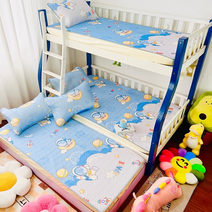 91家纺网 家纺一手货源 找家纺 小虾米 2024新款上下床乳胶凉席床笠款印花凉席三件套 宇航员