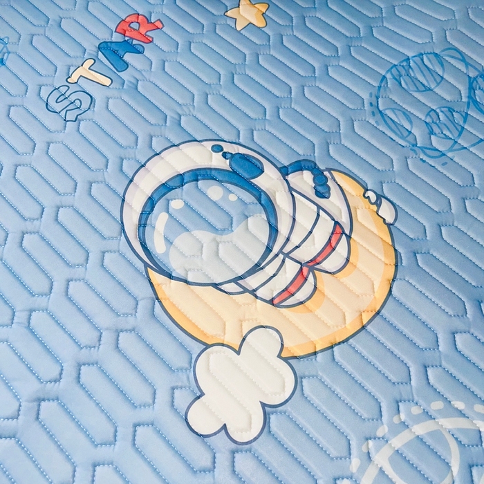 91家纺网 家纺一手货源 找家纺 小虾米 2024新款上下床乳胶凉席床笠款印花凉席三件套 宇航员