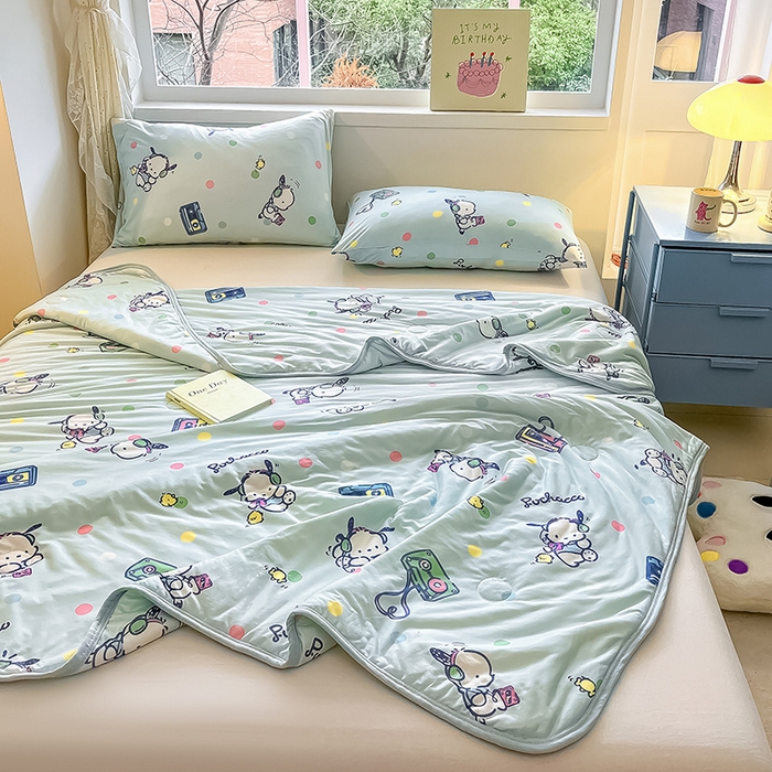 91家纺网 家纺一手货源 找家纺 金爱家 2024新款A类三丽鸥正版授权高品质牛奶丝软糯针织棉夏被系列 针织棉三丽鸥-音乐帕恰狗