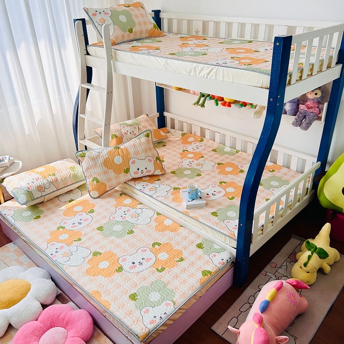 91家纺网 家纺一手货源 找家纺 小虾米 2024新款上下床乳胶凉席床笠款印花凉席三件套 夏语小熊