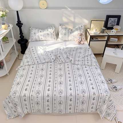 91家纺网 家纺一手货源 找家纺 塔塔 云朵皱皱棉小花边夏被 洛丽塔熊