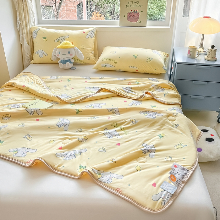 91家纺网 家纺一手货源 找家纺 金爱家 2024新款A类三丽鸥正版授权高品质牛奶丝软糯针织棉夏被系列 针织棉三丽鸥-柠檬玉桂狗