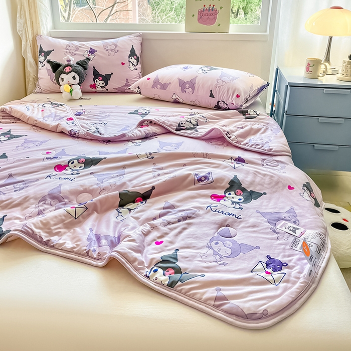 91家纺网 家纺一手货源 找家纺 金爱家 2024新款A类三丽鸥正版授权高品质牛奶丝软糯针织棉夏被系列 针织棉三丽鸥-紫色梦幻库洛米