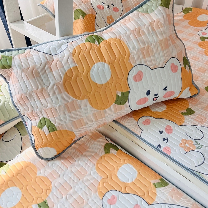 91家纺网 家纺一手货源 找家纺 小虾米 2024新款上下床乳胶凉席床笠款印花凉席三件套 夏语小熊