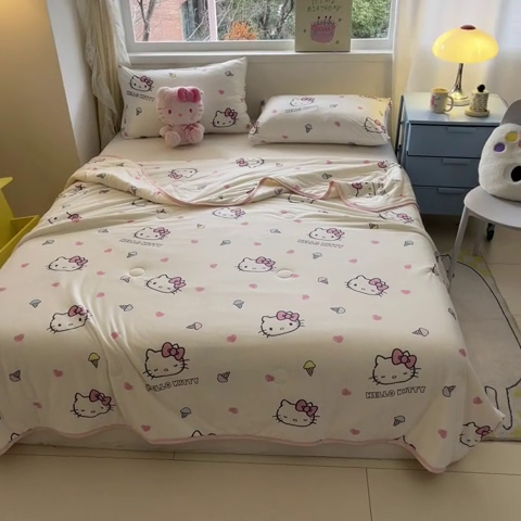 91家纺网 家纺一手货源 找家纺 桃子家居 2024新款A类三丽鸥正版授权高品质牛奶丝软糯针织棉夏被系列 针织棉三丽鸥-彩虹大眼蛙