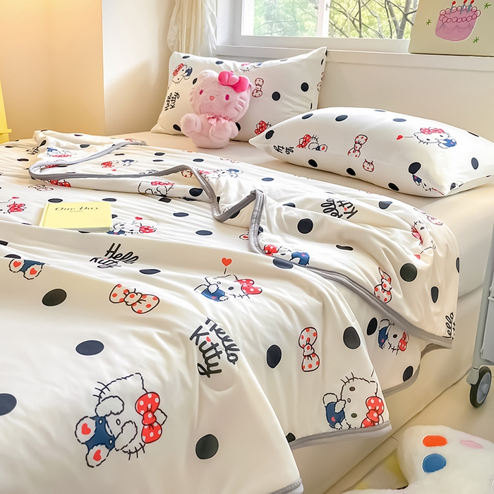 91家纺网 家纺一手货源 找家纺 金爱家 2024新款A类三丽鸥正版授权高品质牛奶丝软糯针织棉夏被系列 针织棉三丽鸥-波点Kitty