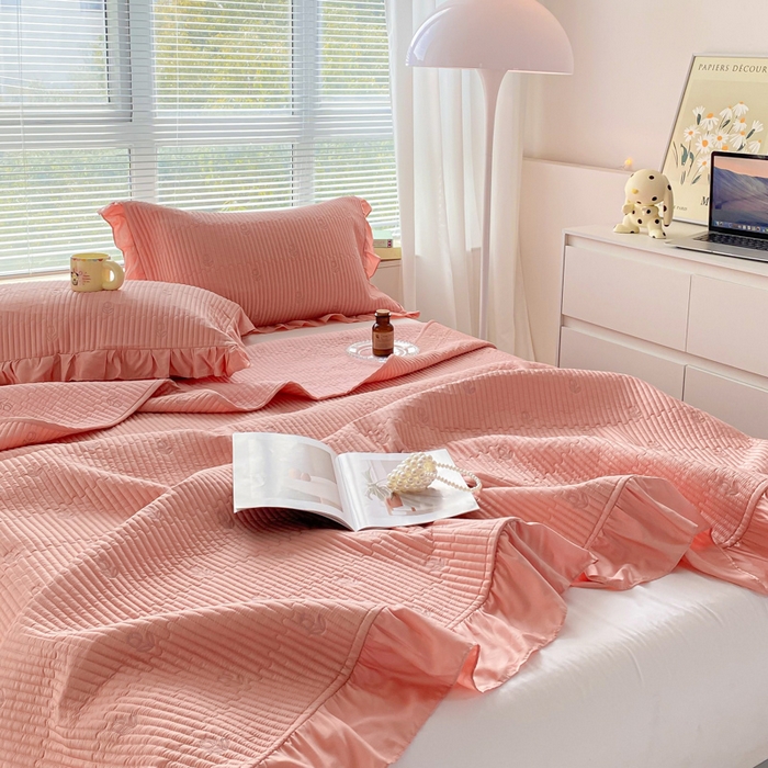 91家纺网 家纺一手货源 找家纺 胜权家纺 2024新款A类60S天丝夹棉绣花床盖三件套 静待花开--香草玉