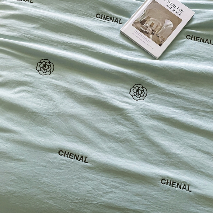 91家纺网 家纺一手货源 找家纺 被靠被2024新款锦丝缎空调夏被-山茶花 甘蓝绿