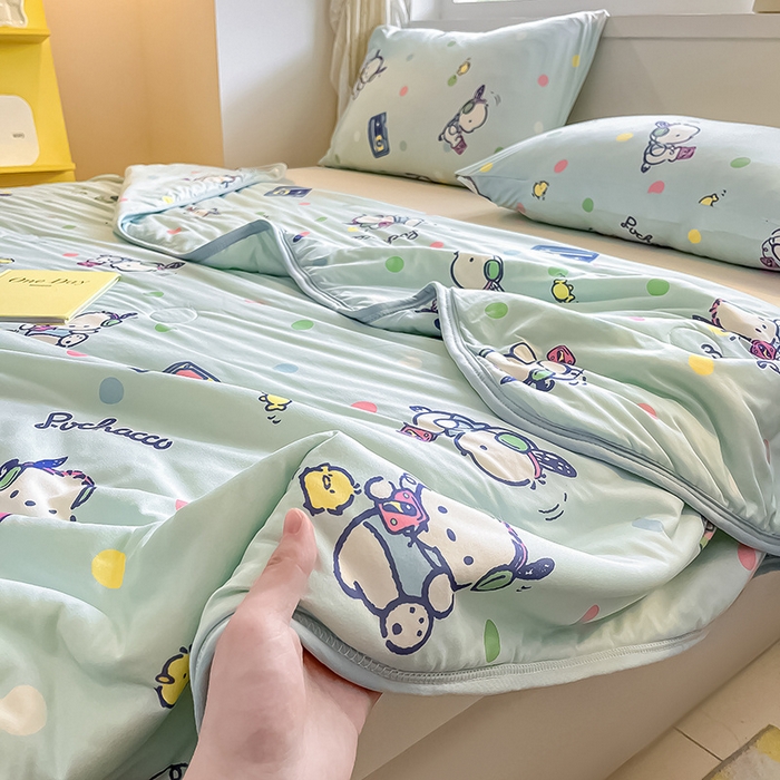 91家纺网 家纺一手货源 找家纺 金爱家 2024新款A类三丽鸥正版授权高品质牛奶丝软糯针织棉夏被系列 针织棉三丽鸥-音乐帕恰狗