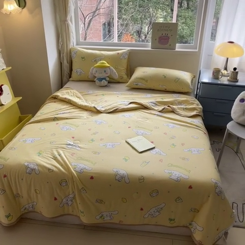 91家纺网 家纺一手货源 找家纺 桃子家居 2024新款A类三丽鸥正版授权高品质牛奶丝软糯针织棉夏被系列 针织棉三丽鸥-柠檬玉桂狗