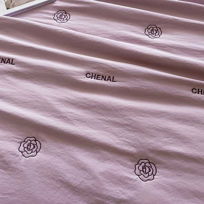 91家纺网 家纺一手货源 找家纺 被靠被2024新款锦丝缎空调夏被-山茶花 水晶紫