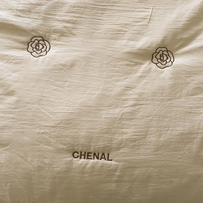 91家纺网 家纺一手货源 找家纺 被靠被2024新款锦丝缎空调夏被-山茶花 岚烟黄