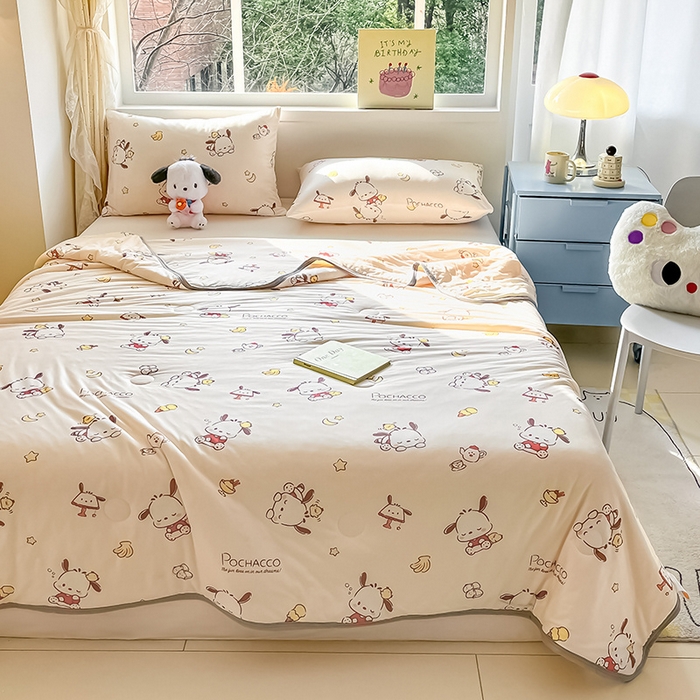 91家纺网 家纺一手货源 找家纺 金爱家 2024新款A类三丽鸥正版授权高品质牛奶丝软糯针织棉夏被系列 针织棉三丽鸥-小鸡帕恰狗