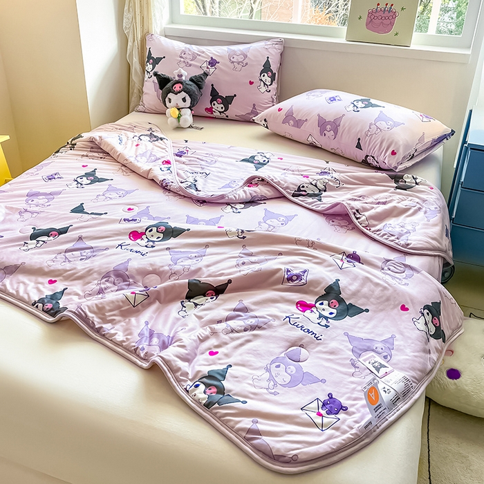 91家纺网 家纺一手货源 找家纺 金爱家 2024新款A类三丽鸥正版授权高品质牛奶丝软糯针织棉夏被系列 针织棉三丽鸥-紫色梦幻库洛米