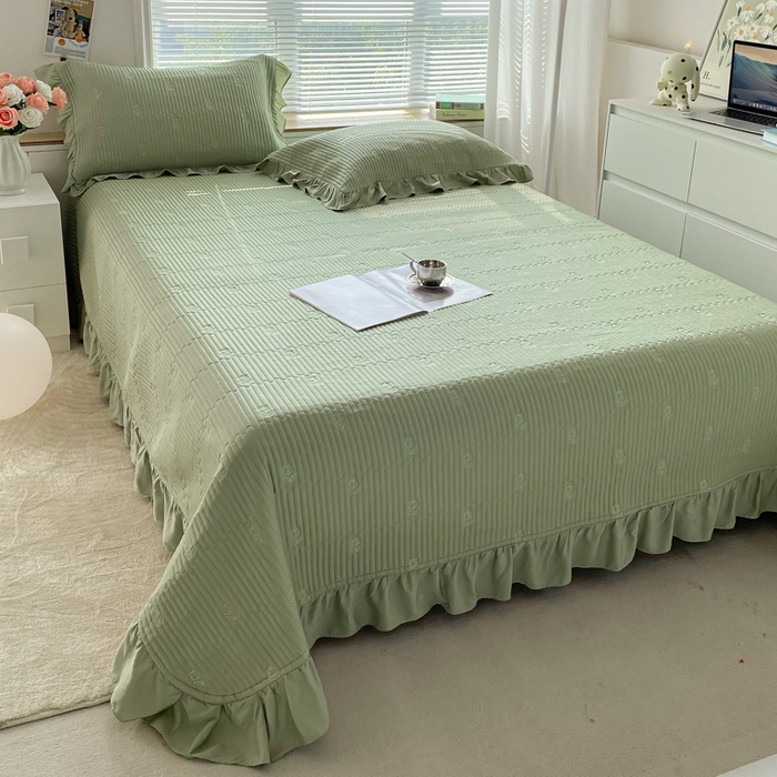 91家纺网 家纺一手货源 找家纺 胜权家纺 2024新款A类60S天丝夹棉绣花床盖三件套 静待花开--抹茶绿