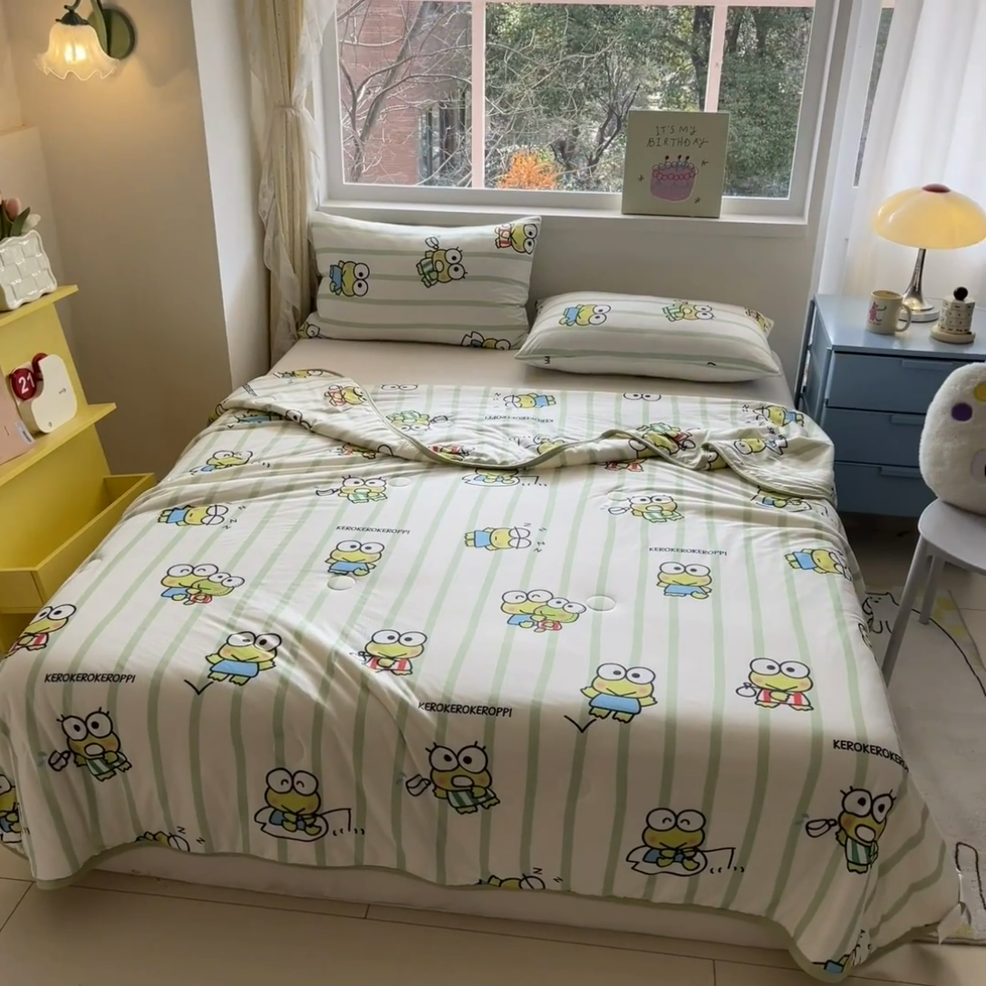 91家纺网 家纺一手货源 找家纺 金爱家 2024新款A类三丽鸥正版授权高品质牛奶丝软糯针织棉夏被系列 针织棉三丽鸥-夏日大眼蛙