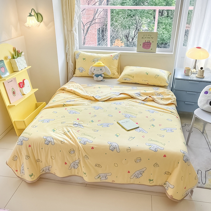 91家纺网 家纺一手货源 找家纺 桃子家居 2024新款A类三丽鸥正版授权高品质牛奶丝软糯针织棉夏被系列 针织棉三丽鸥-柠檬玉桂狗