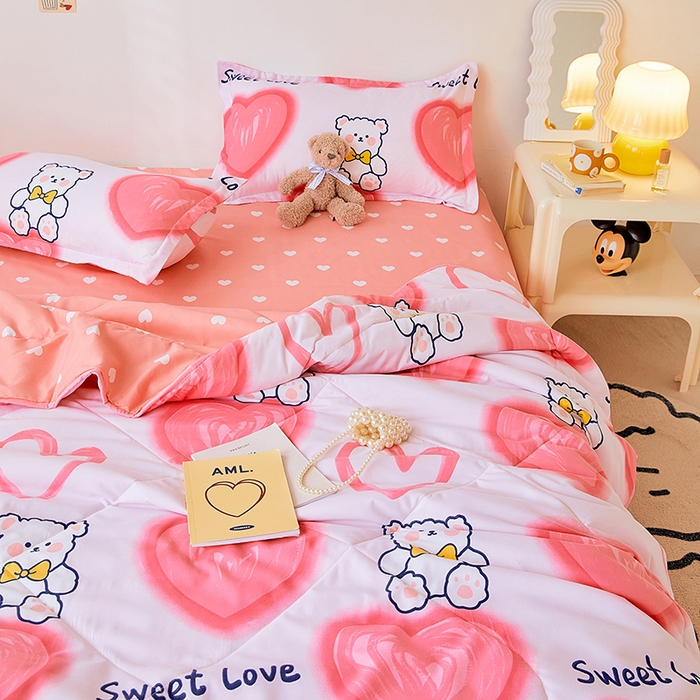 91家纺网 家纺一手货源 找家纺 卡斯诺家纺馆 2025新款芦荟棉亲肤印花夏被（下载包包含买家秀） 粉心熊