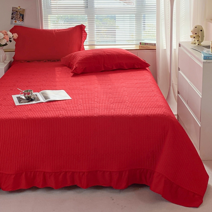 91家纺网 家纺一手货源 找家纺 胜权家纺 2024新款A类60S天丝夹棉绣花床盖三件套 静待花开--火山红