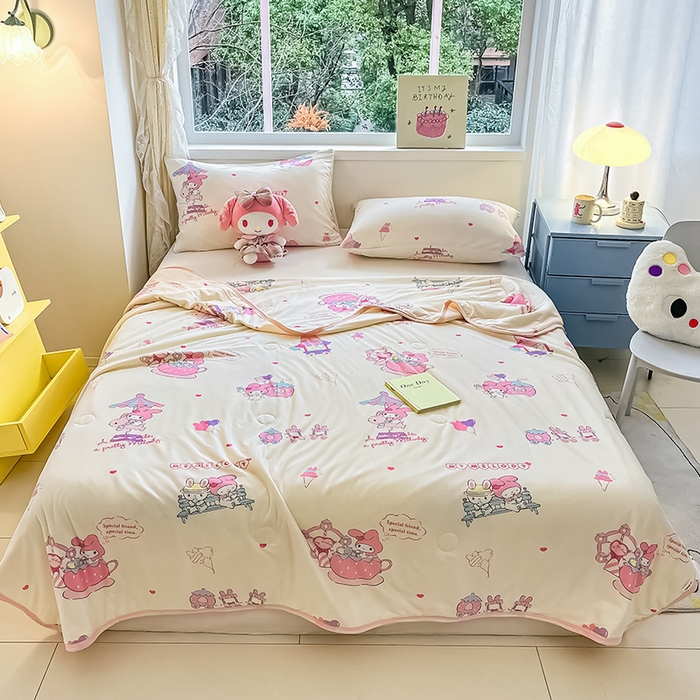 91家纺网 家纺一手货源 找家纺 金爱家 2024新款A类三丽鸥正版授权高品质牛奶丝软糯针织棉夏被系列 针织棉三丽鸥-游乐园美乐蒂