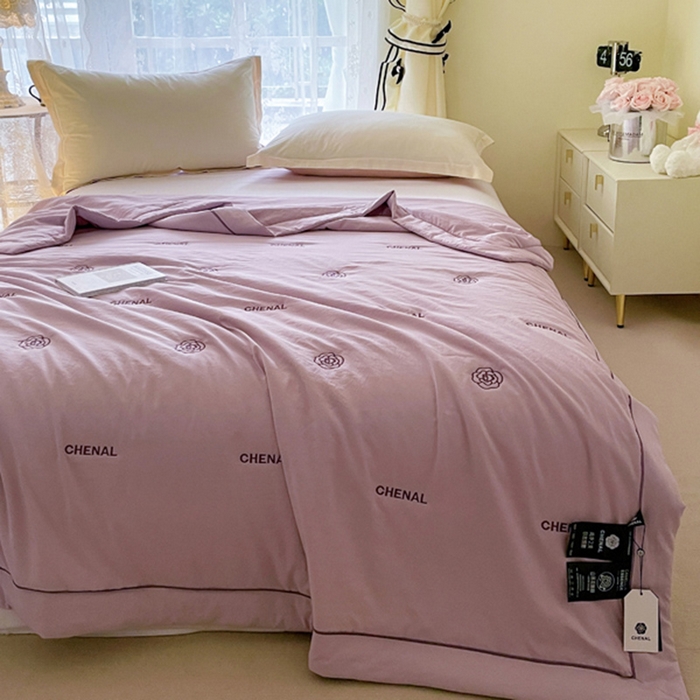 91家纺网 家纺一手货源 找家纺 被靠被2024新款锦丝缎空调夏被-山茶花 水晶紫