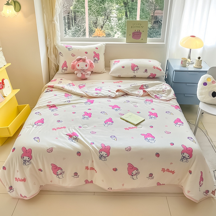 91家纺网 家纺一手货源 找家纺 金爱家 2024新款A类三丽鸥正版授权高品质牛奶丝软糯针织棉夏被系列 针织棉三丽鸥-草莓甜筒美乐蒂