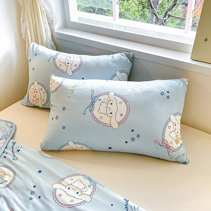 91家纺网 家纺一手货源 找家纺 金爱家 2024新款A类三丽鸥正版授权高品质牛奶丝软糯针织棉夏被系列 针织棉三丽鸥-蓝甜玉桂狗