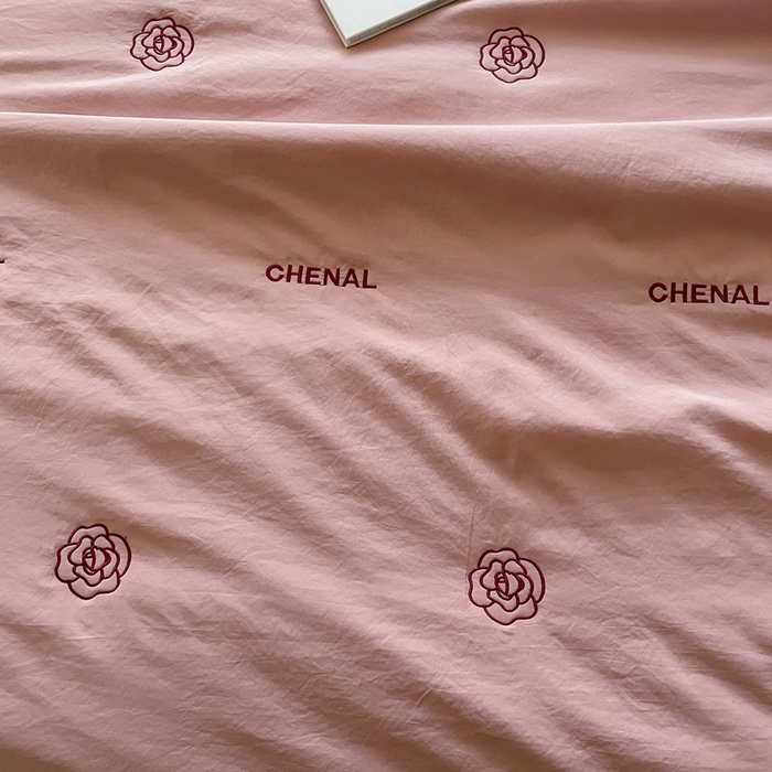 91家纺网 家纺一手货源 找家纺 被靠被2024新款锦丝缎空调夏被-山茶花 温柔粉