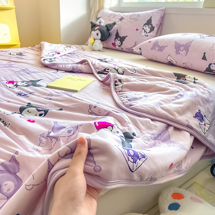 91家纺网 家纺一手货源 找家纺 金爱家 2024新款A类三丽鸥正版授权高品质牛奶丝软糯针织棉夏被系列 针织棉三丽鸥-紫色梦幻库洛米