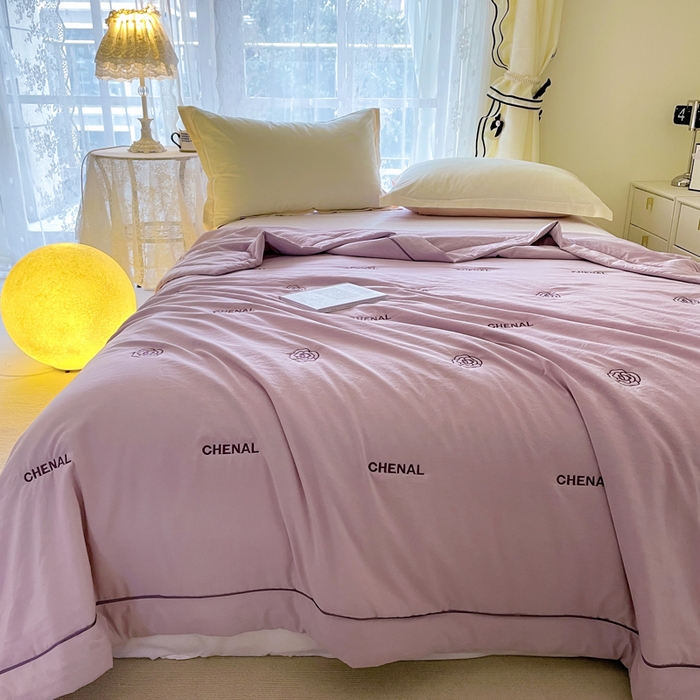 91家纺网 家纺一手货源 找家纺 被靠被2024新款锦丝缎空调夏被-山茶花 水晶紫