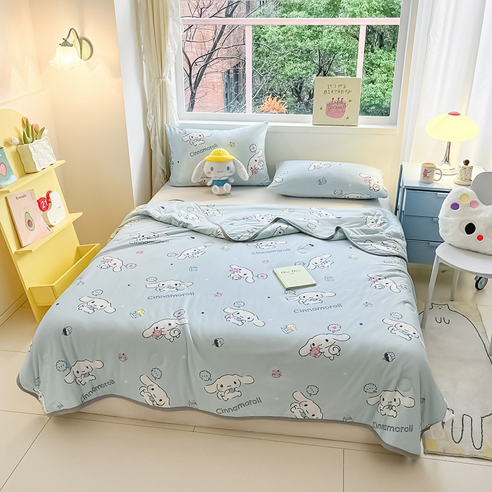 91家纺网 家纺一手货源 找家纺 金爱家 2024新款A类三丽鸥正版授权高品质牛奶丝软糯针织棉夏被系列 针织棉三丽鸥-牛奶甜点玉桂狗