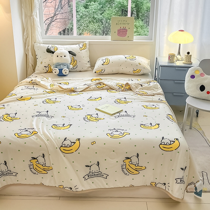 91家纺网 家纺一手货源 找家纺 金爱家 2024新款A类三丽鸥正版授权高品质牛奶丝软糯针织棉夏被系列 针织棉三丽鸥-香蕉多多帕恰狗