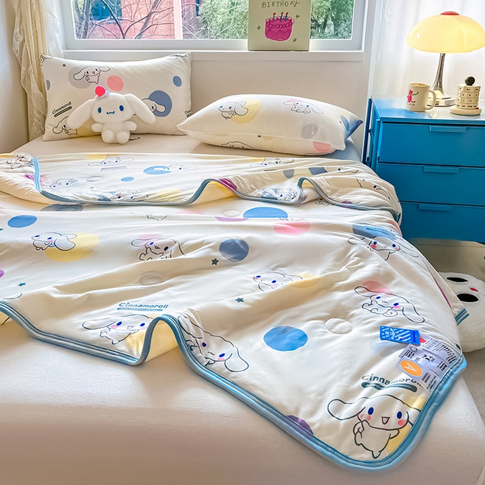 91家纺网 家纺一手货源 找家纺 金爱家 2024新款A类三丽鸥正版授权高品质牛奶丝软糯针织棉夏被系列 针织棉三丽鸥-泡泡玉桂狗